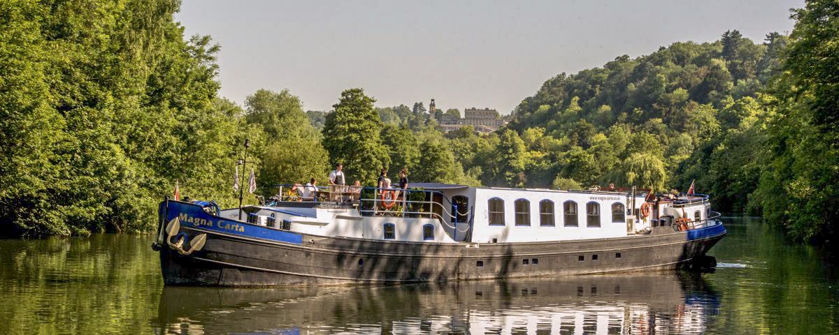 La Barcaza "Magna Carta" navegando por el río Támesis (Inglaterra) CRUCEROS MAGNA CARTA CRUCEROS FLUVIALES TAMESIS CRUCEROS FLUVIALES INGLATERRA ENGLAND RIVER CRUISES BARGE CRUISES HOTEL BARGE MAGNA CARTA #MagnaCarta #CrucerosFluviales #Cruises #RiverCruises #BargeCruises